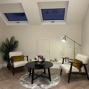 https://attic-room-in-citywest.dublin-hotelsweb.com